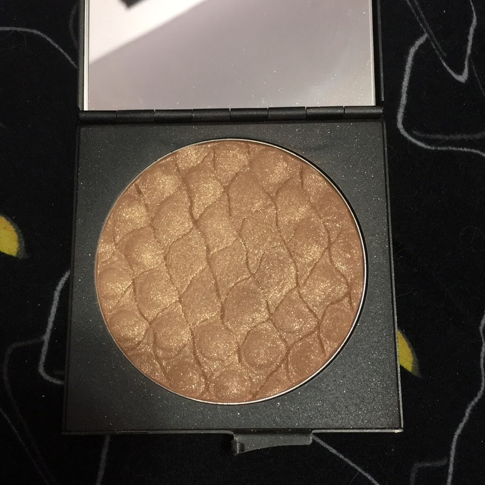Trucco Afterglow bronzer
